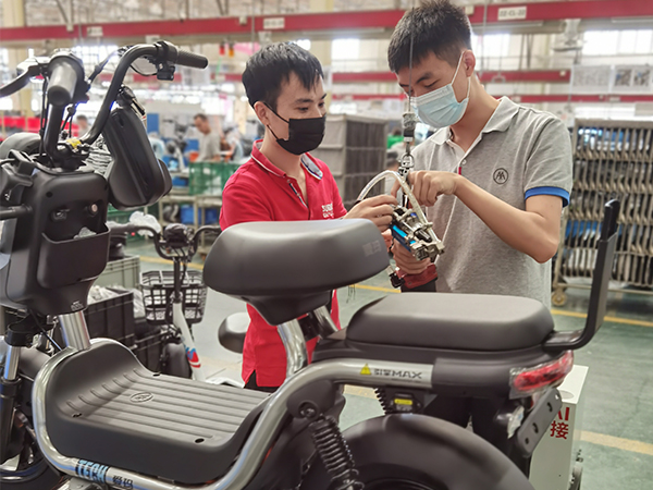 強(qiáng)強(qiáng)聯(lián)合：速耐電動車自動鉚釘槍攜手愛瑪打造中國“智造”電動自行車